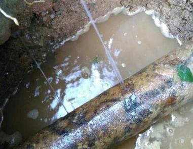 虎林楼顶渗水维修公司分享下地暖漏水的原因及检测方法。